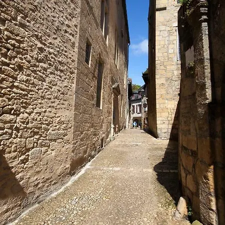 Le Genis Sarlat-la-Caneda