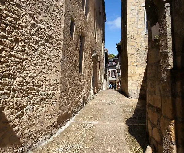 Le Genis Sarlat-la-Canéda